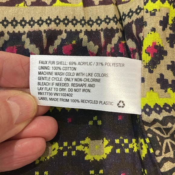 Mossimo faux fur vest size small - Picture 6 of 6